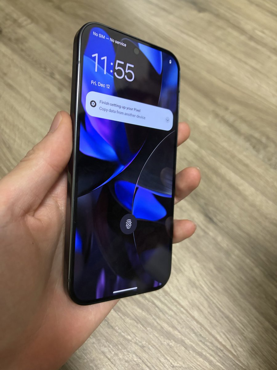 iPhone 17が届いた2日後にPixel 9 Proが謎に手に入った。