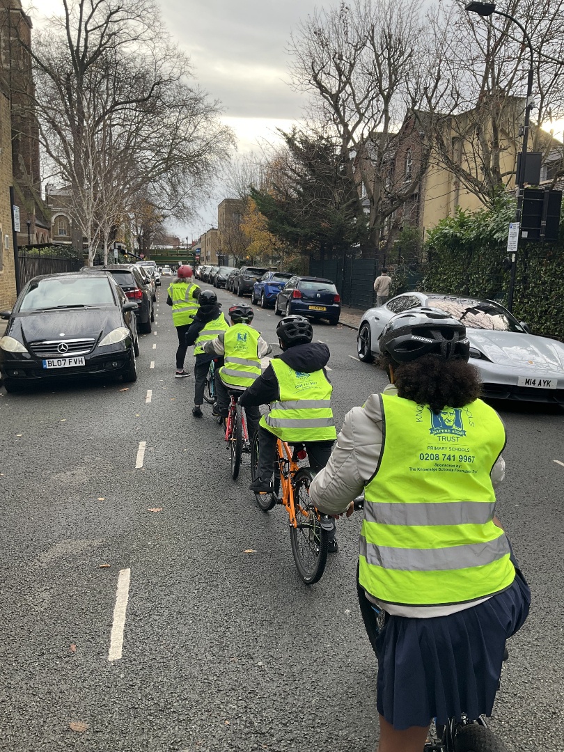 ECFSprimary's tweet image. We’re so grateful to @BikeabilityUK for helping our Year 5 and 6 pupils develop the confidence and knowledge to cycle safely on the roads! 🚲