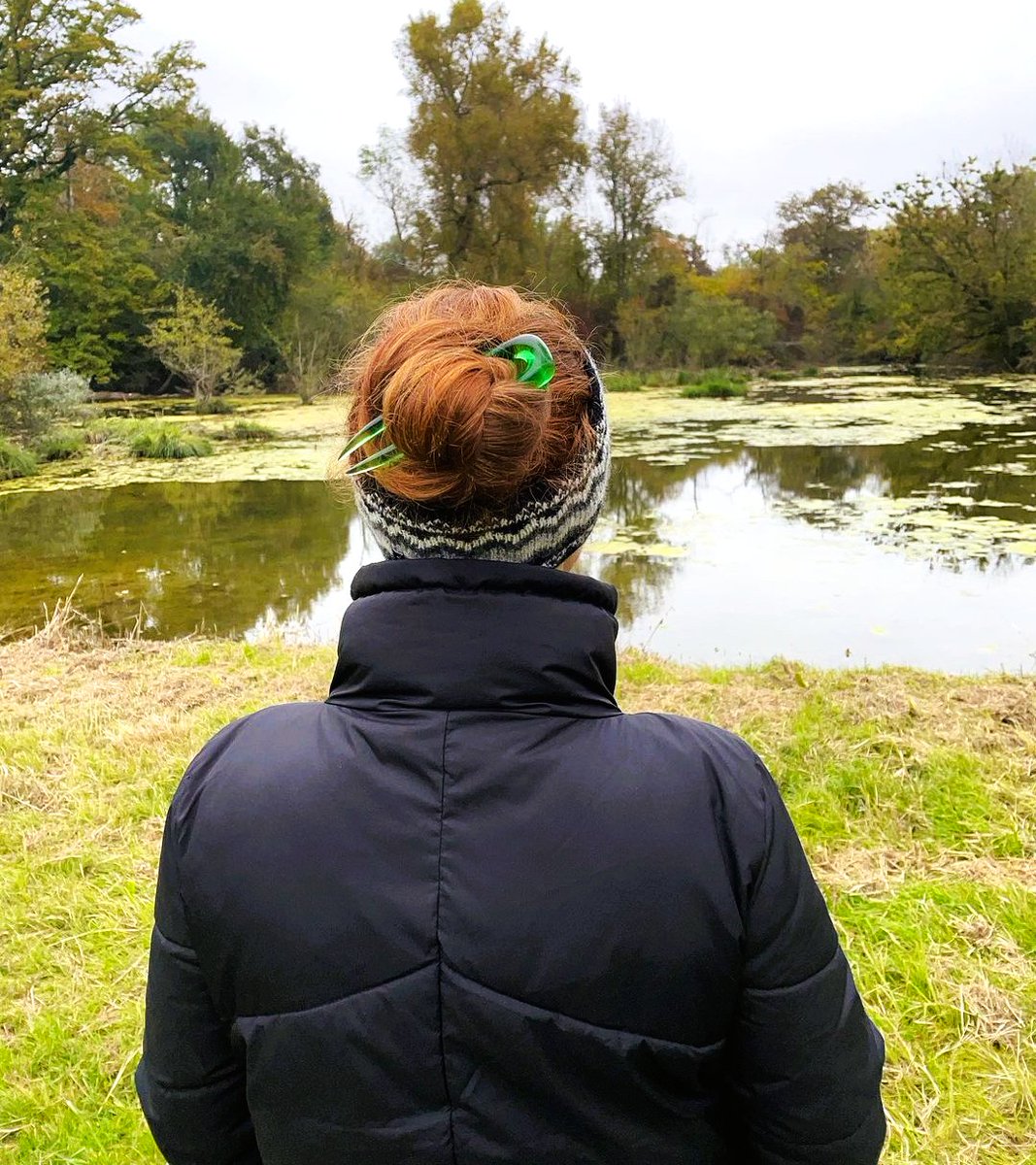 RodjaRohesia's tweet photo. Diciembre, me gustas. Me gustas a pesar del frío y las tardes oscuras, medio otoño y medio invierno, mes de fiestas, de brindis y recuerdos. Mes de ilusión para muchos. De tristeza y nostalgia para otros. https://t.co/mPn5rmLuIa