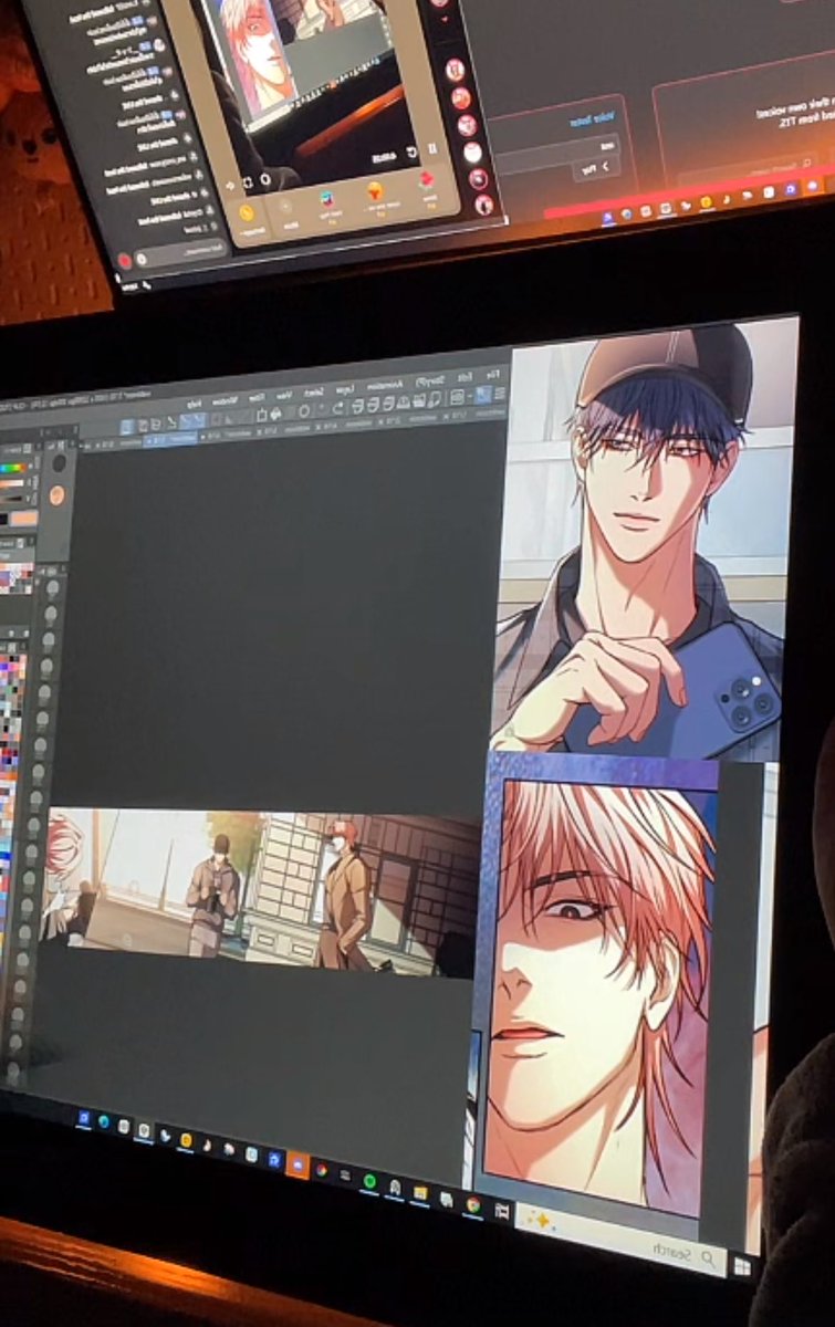 วันนี้ไลฟ์ลงสีเว็บตูนของตัวเอง ต่างชาติเข้ามาเยอะมาก แล้วแต่ละคนก็ถามว่าลงlezhinมั้นย ลงwebtoonมั้ย ลงtapasมั้ย

คือแบบ ขำแห้ง พวกเธอคิดว่าชั้นเป็นใครวะ… ดิชั้นเปนแค่นัดวาดตัวเล้กที่ยังไม่มีสังกัดเลย

แต่แอบดีใจที่ควอลิตี้งานมันดีจนทำให้พวกเขาคิดแบบนั้น //ไหว้ 🙏