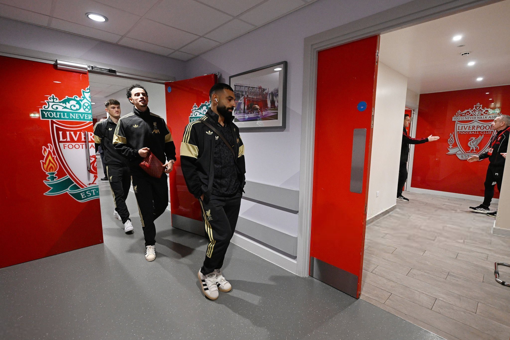 محمد صلاح يصل إلى ملعب الانفليد 