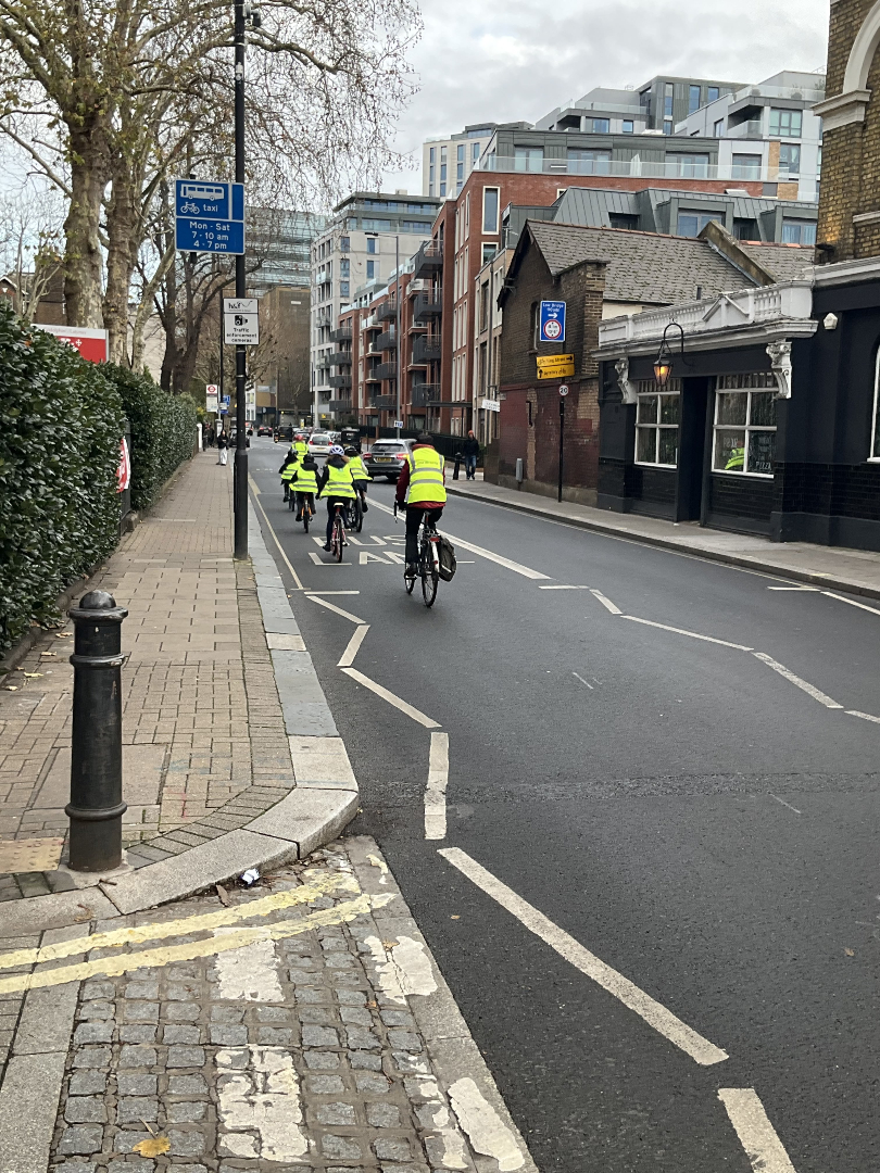 ECFSprimary's tweet image. We’re so grateful to @BikeabilityUK for helping our Year 5 and 6 pupils develop the confidence and knowledge to cycle safely on the roads! 🚲