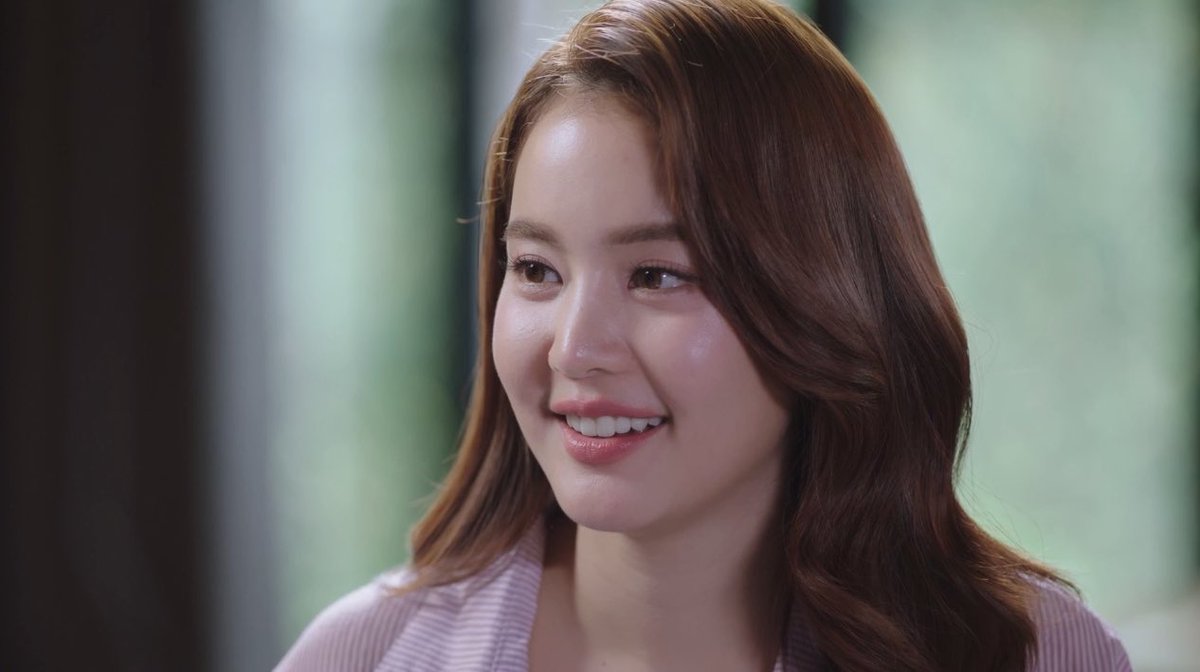 พี่สาวคนสวยกับหมาเด็กของเค้า 55555 ยิ้มแก้มปริเลยแหละ มันน่ารักจังว้าาา

WIWB 2ND EP
#WhereIWannaBeEP2