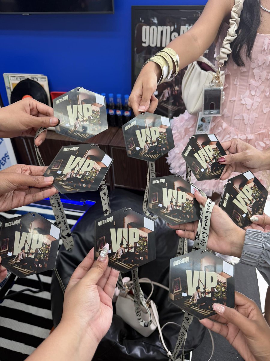 Life's way better when your friends support you and your favorite person 
Thanks for coming for me and my best boy I love you my friends 🤟💕

#gornsROOM_CONCERT #StoryFromgornsJourney
#PROXIEGorn #PROXIEth