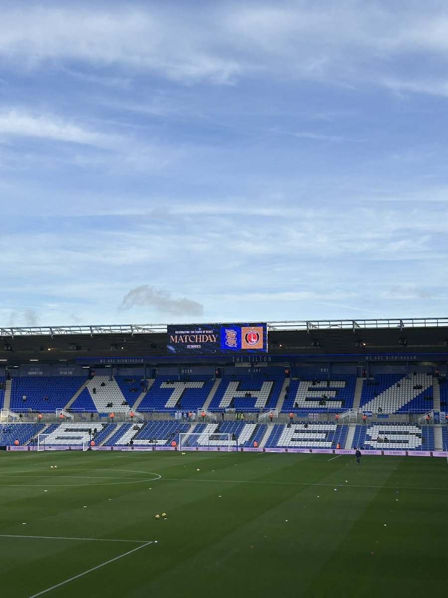 Best <a href="/CAFCofficial/">Charlton Athletic FC</a> take some notes on how to have a decent sound system in the stadium. Oh and DJ banging out some tunes 🎶#cafc