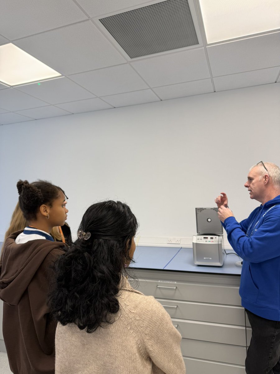 TeenTurn's tweet photo. @Avantor_News lab tour 🥼 🧪 🧫
@SciFest4STEM #projectsquad https://t.co/xXRWf07iFr