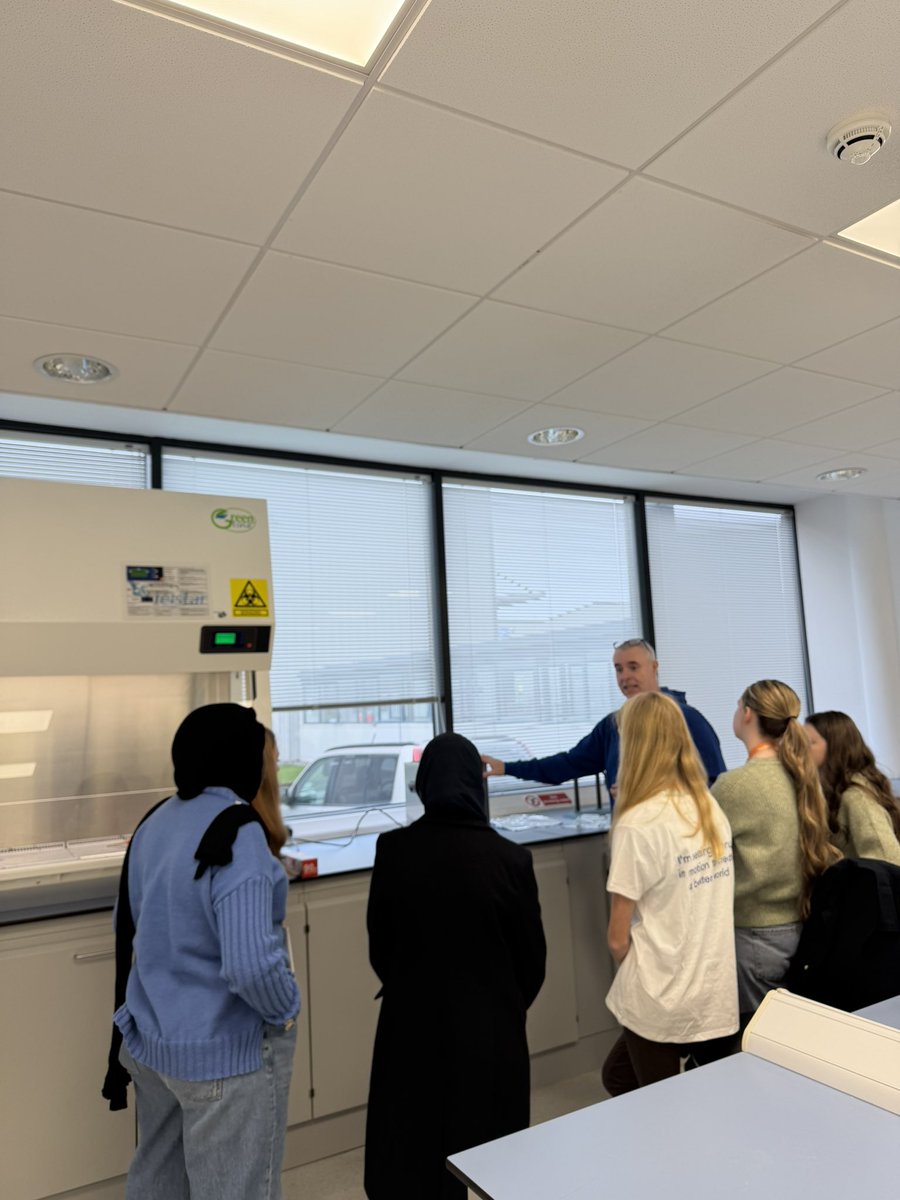TeenTurn's tweet photo. @Avantor_News lab tour 🥼 🧪 🧫
@SciFest4STEM #projectsquad https://t.co/xXRWf07iFr