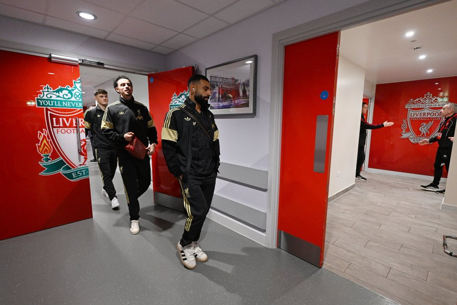 LFCFRA's tweet photo. Salah  sur le banc pour la quatrième fois de suite.

son dernier match en 2025 avec Liverpool ! https://t.co/nFcWDdZ2r5