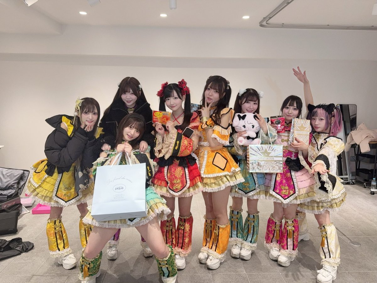 moka⭐️プロフ必須⭐️様　8月１日〜2日 ライブありがとうございました😳💕 わーん！たくさん赤ペンラ見れて