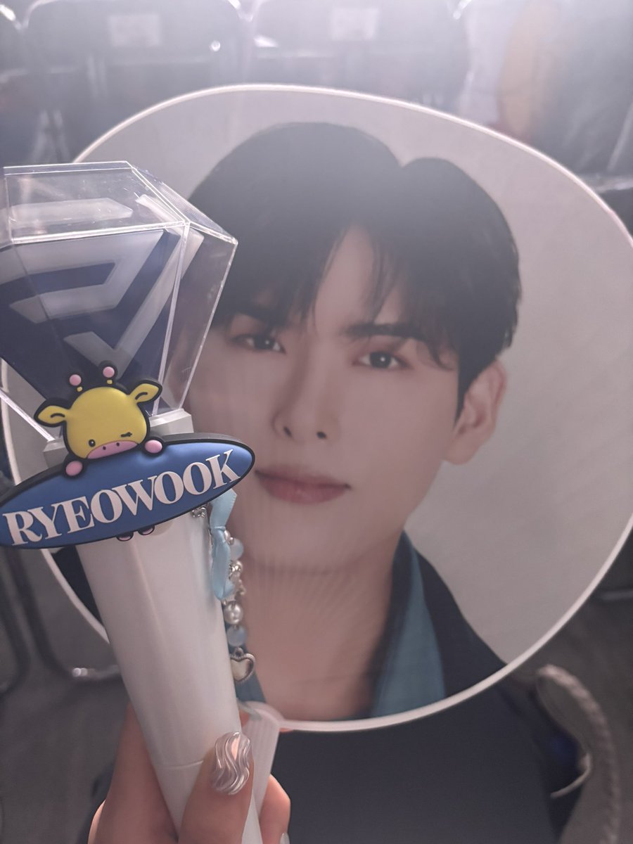 𝑅𝑒𝑛𝑎 tweet media