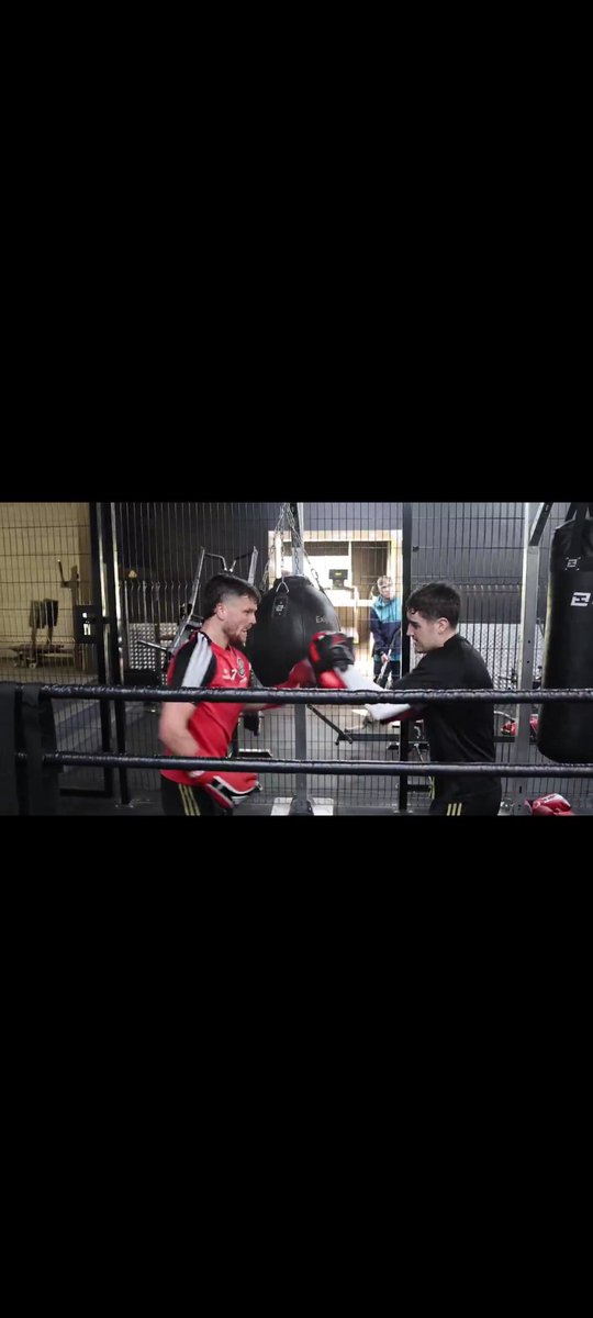 seancrowe2001's tweet photo. At least the boxing came in handy 😂🥊 https://t.co/59J6b6e0Ld