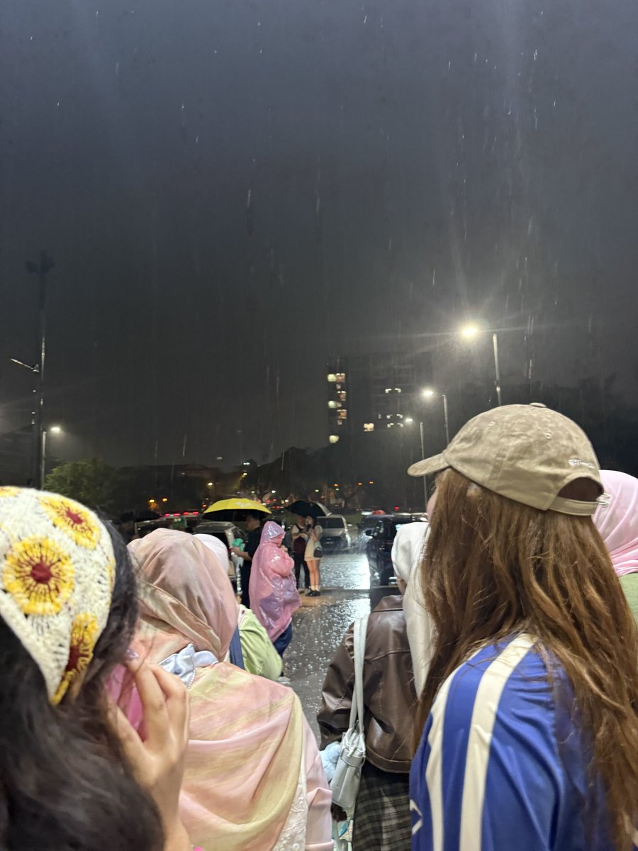 badracvla's tweet photo. hi @livenationmy i would like to complain about this ya, in your notice never said raincoat not allowed but how come our raincoats are confiscated? when we come out it was raining and you didn’t allow us to stay under the roof. if we get fever you will pay our medical fees is it? https://t.co/P6JU0PQOwn