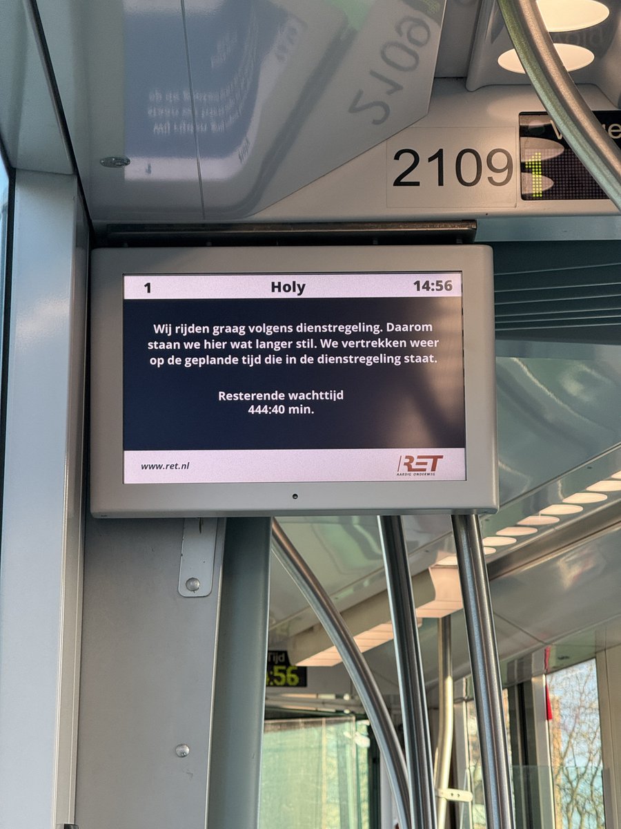 Alvast optijd aanwezig om de tram te pakken die over 7 uur en 24 minuten vertrekt. 😅