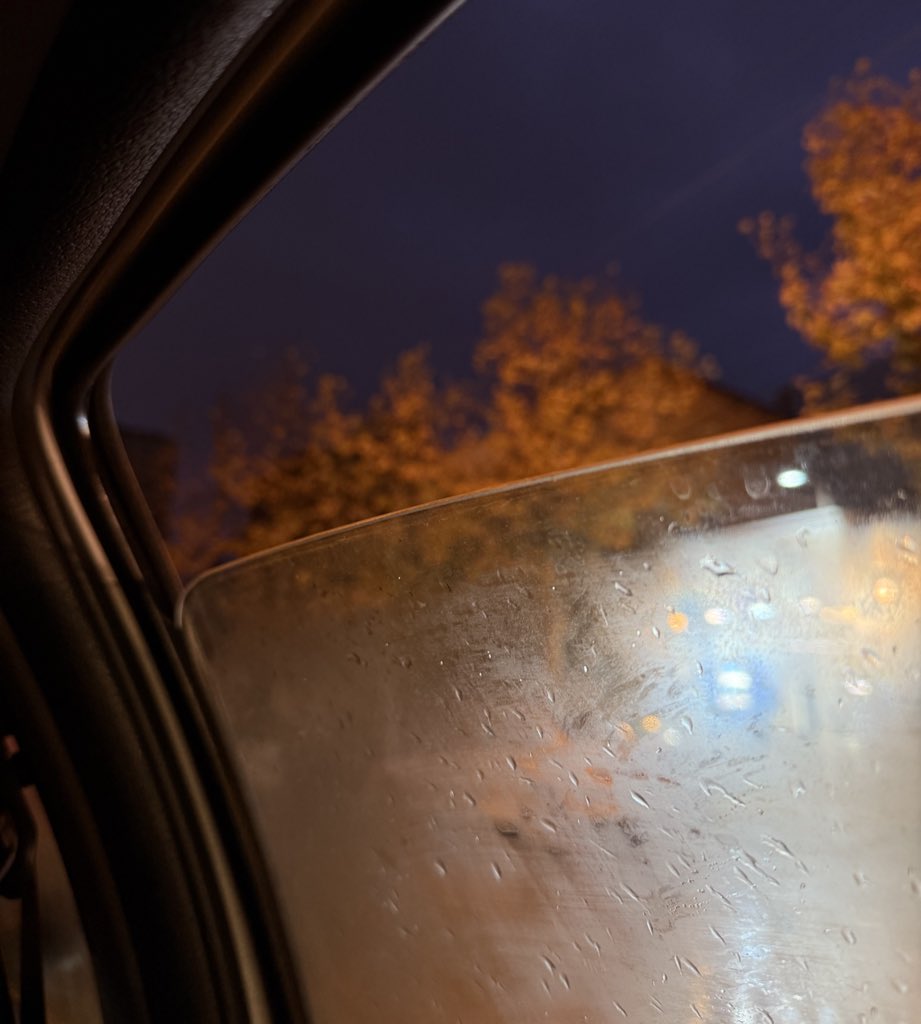 من عاشق این هوام؛🌧️✨