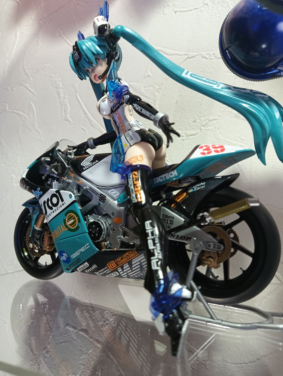 hakkacamel's tweet photo. #かわいいと一緒のバイクをあげろ選手権　タイムリーなお題なので再投稿です。光当てるの難しいですね…😰 https://t.co/TvEX8W3rWR