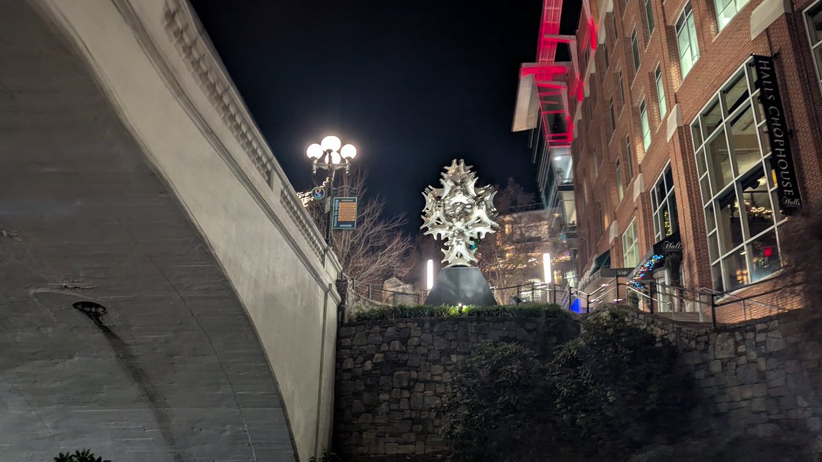 kevinorin's tweet photo. Evening walk around #Greenville #864 #821 https://t.co/YWrFxHKIwp