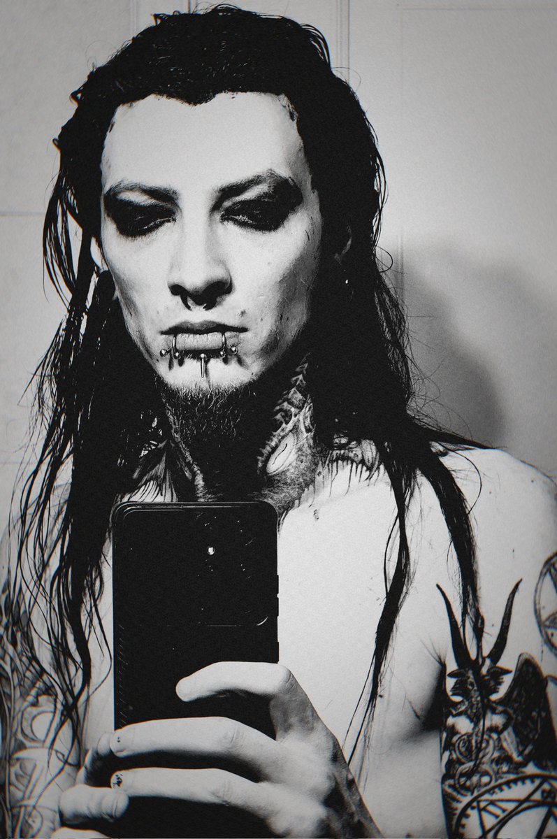 nulliferbones's tweet image. Tick tock... 🪦

#blackmetal #goth #tattoo #piercing