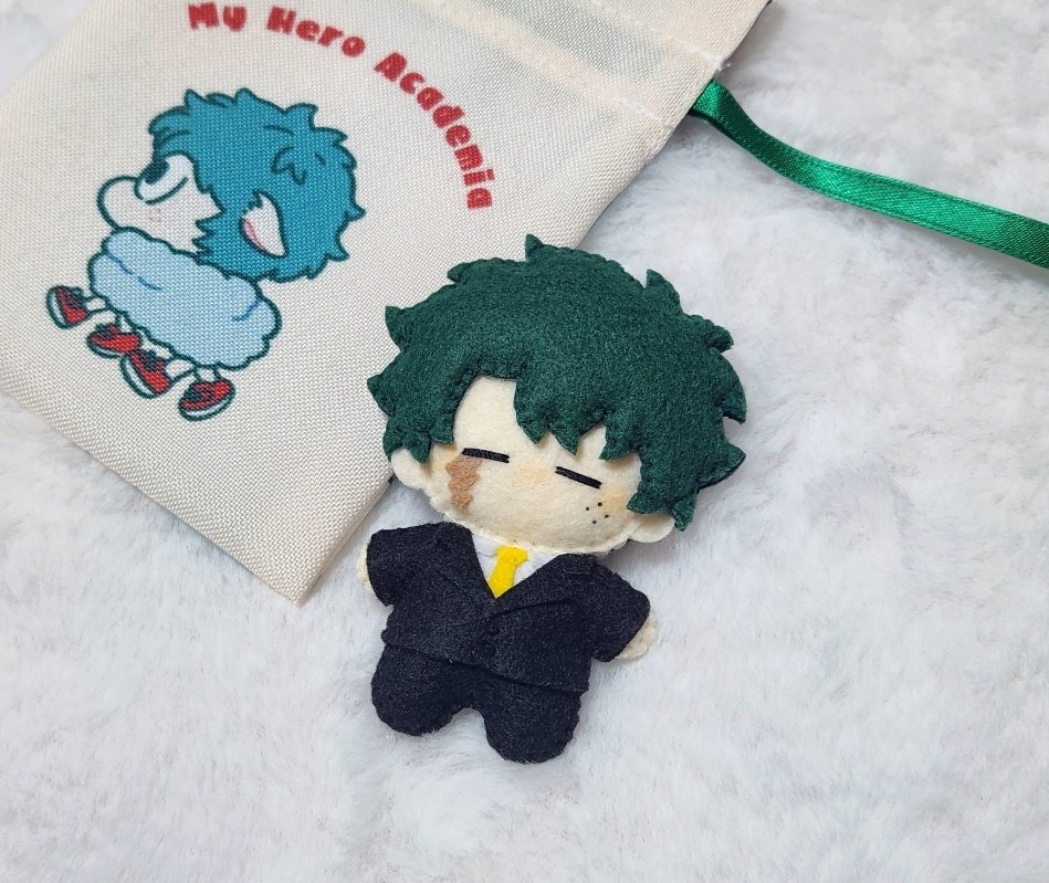 #RT 
너무 슬프지만.. 히로아카 애니가 완결을 맞이한 기념으로 저도 RT이벤트 열어봐요🤧
RT해주신 분들 중 추첨을 통해 미니 데쿠쌤 펠트인형을 만들어 보내드립니다