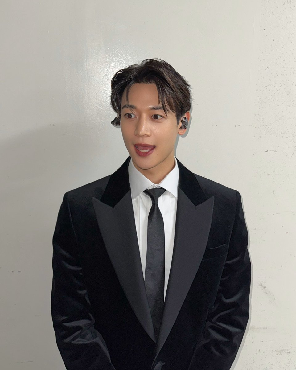 SHINee tweet media