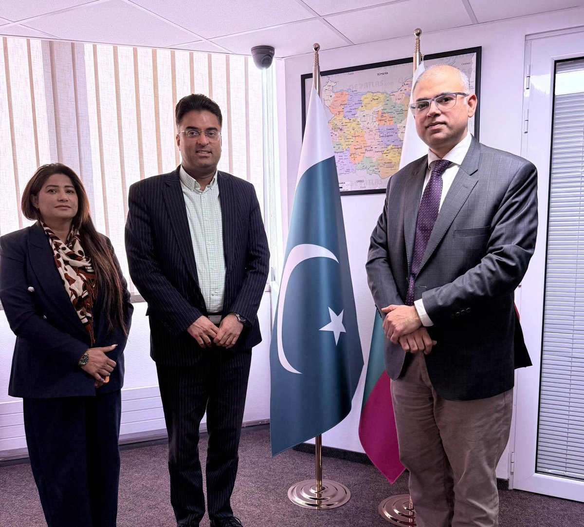 Amb. Modasar Chaudhry held meeting with expatriate Pakistani entrepreneurs Mr Mubeen Rasheed, Chairman A1UK TV and Dr Shumyla Ilyas, COO, A1UK TV, and discussed prospects of import of Pakistani human resource to Bulgaria and North Macedonia.