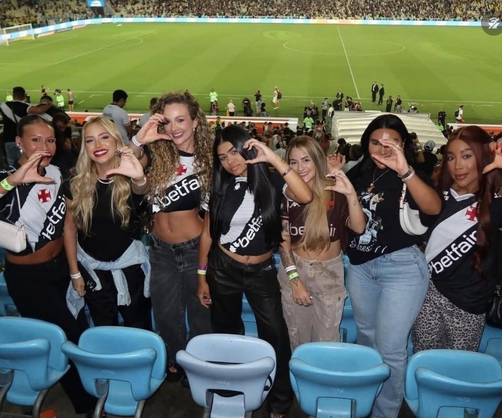 flutricolor_'s tweet image. Eles tem a soberba || Nós temos a fé