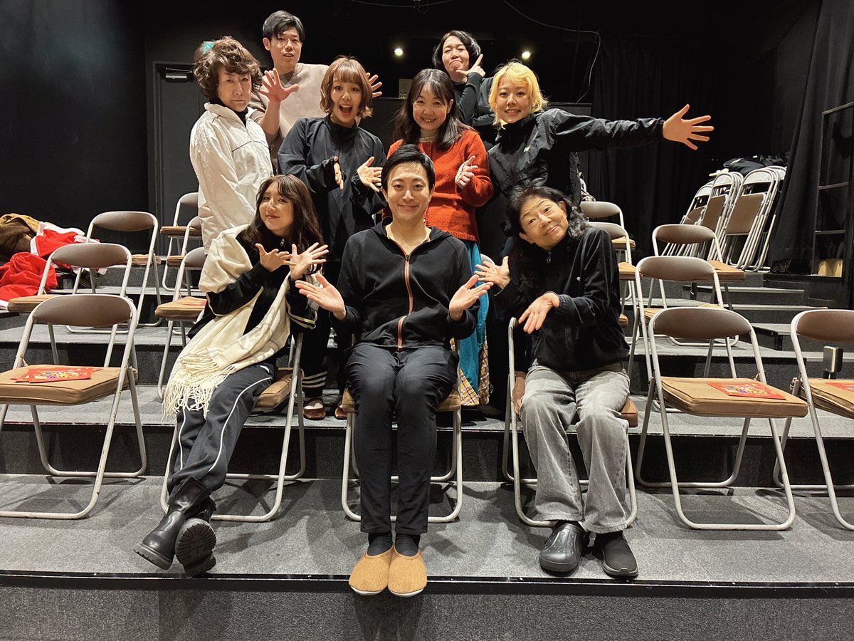 funny__room's tweet photo. 「The Sunrire House」

12月14日（日）
14時開演

大千秋楽でございます！！！

お席若干あります🫣💓

評判が良すぎるセット
心地が良すぎるラジオDJ
そして、温かい戯曲

年納めにどうぞご観劇ください🌼

そしてイーサン役は
奥田さんから今井さんへ
最後のバトンタッチ！

#サンライズハウス https://t.co/DduzCW1Cmb