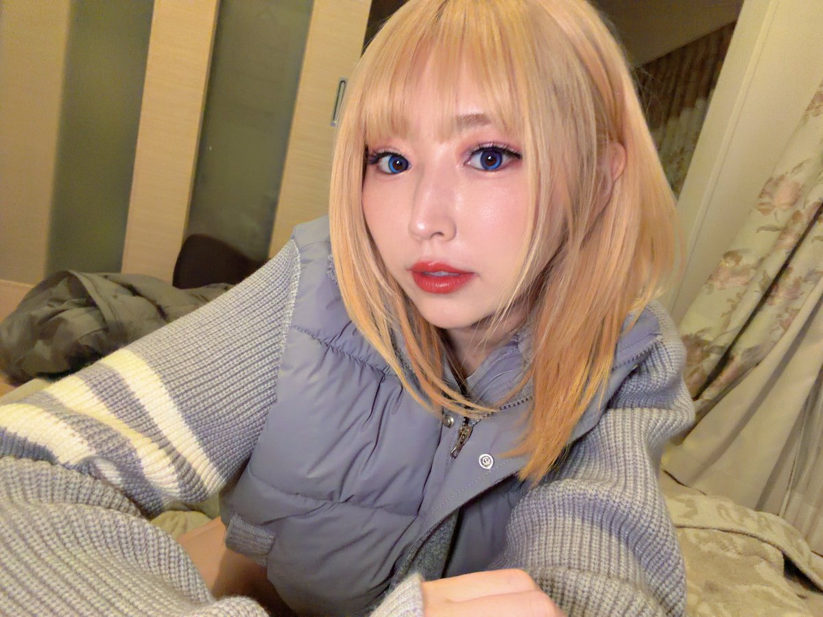 3日目【3/20】㊗️㊗️

swinger！2nd🎅✨たくさんの人に囲まれて、みんなニコニコ楽しんでくれて嬉しいです！！お姐さんにもベッドのアドバイスいただいて日々勉強っ🐱

ななみんと明日も、乾杯しよ🥂

#浅草ロック座