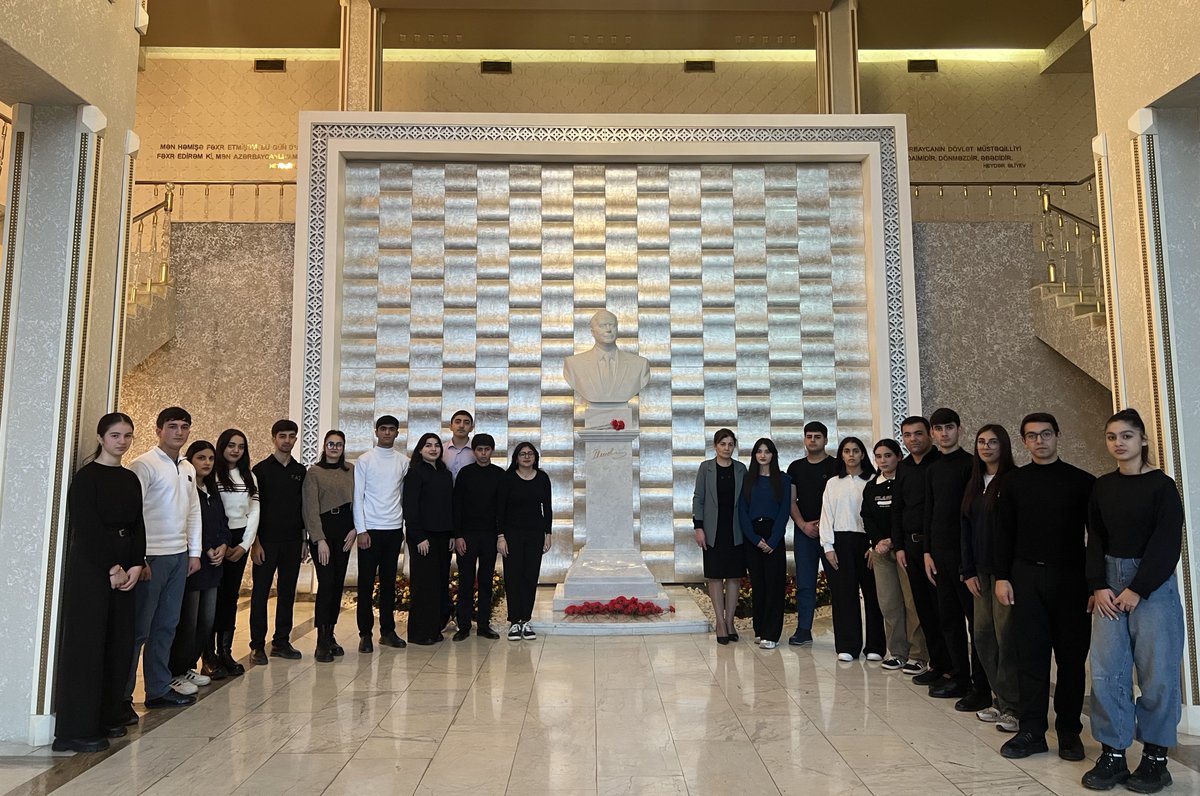“Regional İnkişaf” İctimai Birliyinin “100 gün – 100 təşəbbüs” aksiyası çərçivəsində regionlarda RİİB könüllüləri üçün Ümummilli lider Heydər Əliyevin anım gününə həsr olunmuş ekskursiyalar və film nümayişi baş tutub.
shorturl.at/zeYjD