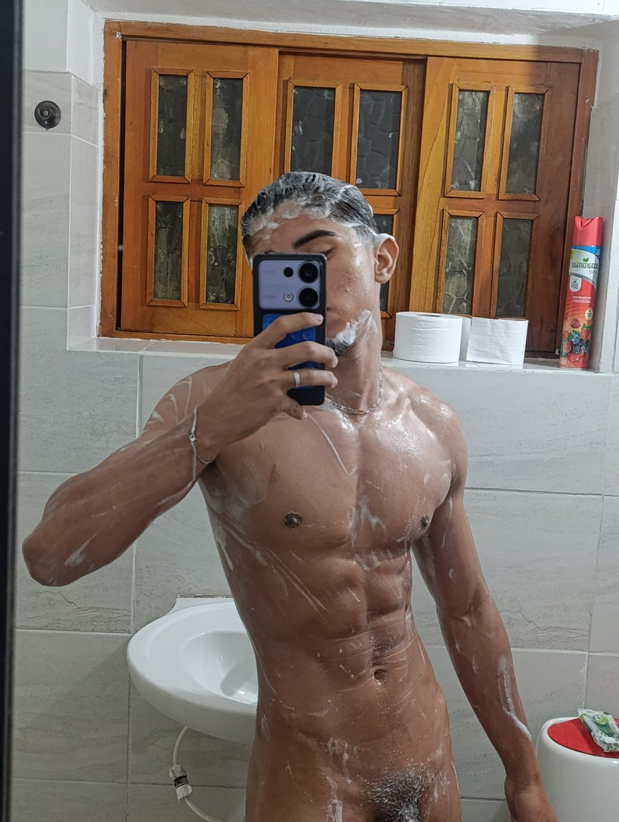 _brayan9_'s tweet photo. Nos duchamos juntos?😏 https://t.co/lLEes2oPAK
