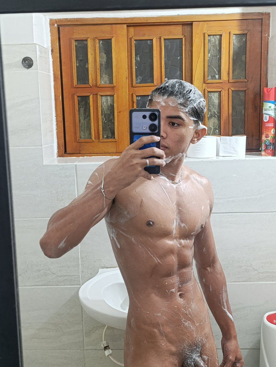 _brayan9_'s tweet photo. Nos duchamos juntos?😏 https://t.co/lLEes2oPAK