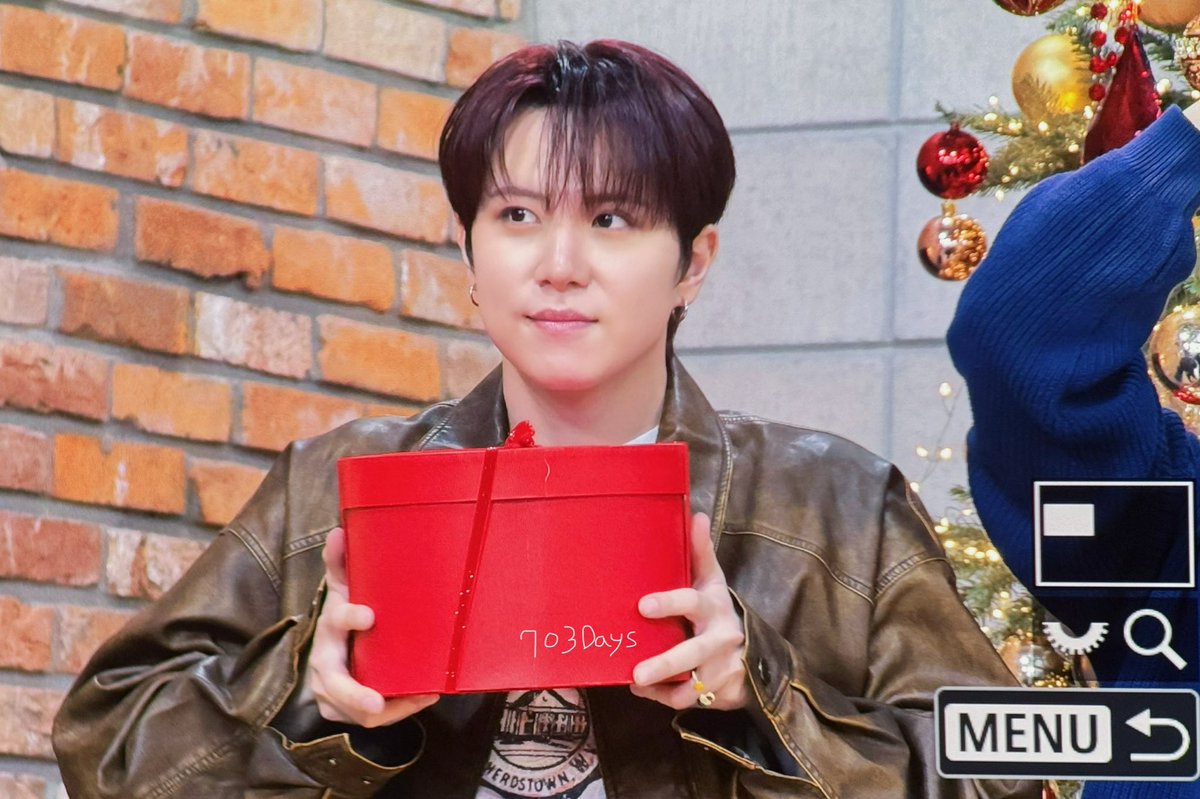 703days's tweet photo. 251213 미리멜크🎄 #김동한 #위아이 https://t.co/Gbezo01oCN