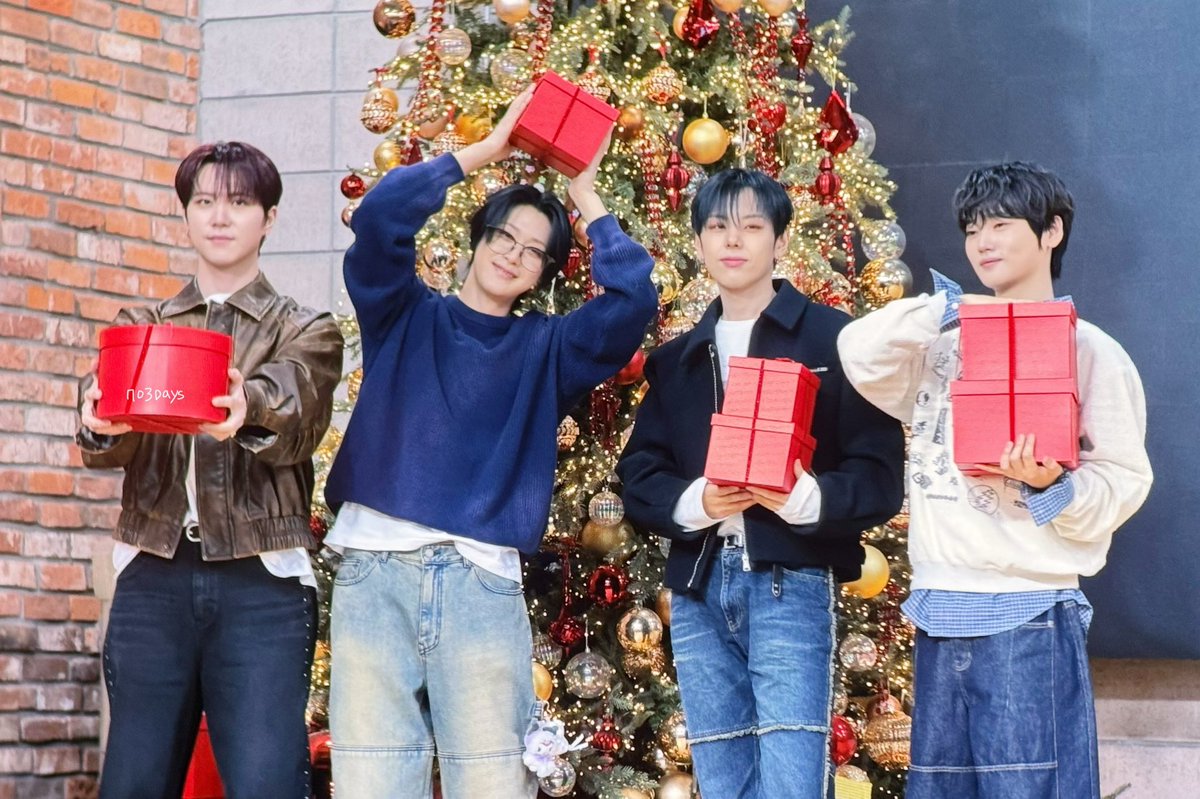 703days's tweet photo. 251213 미리멜크🎄 #김동한 #위아이 https://t.co/Gbezo01oCN