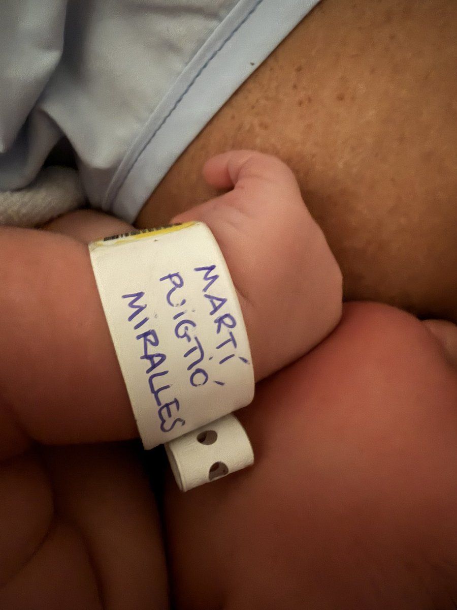 Sentir-te respirar per primer cop ens ha deixat sense aire. T’estimem Martí Puigtió Miralles ❤️ 13/12/25