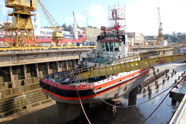 Shipguru's tweet photo. #italianbuilt #tractortug #SEA_SALVOR #drydocked at #PalumboMaltaShipyard, #frenchcreek, #grandharbourmalta - 14.12.2011 - https://t.co/nfgboxc3g3 - NO PHOTOS can be used or manipulated without our permission @TUGSPOTTERS @worldshipsoc @TugboatPress @ShippingTV @ShippingMag https://t.co/IQQb3CYhK9