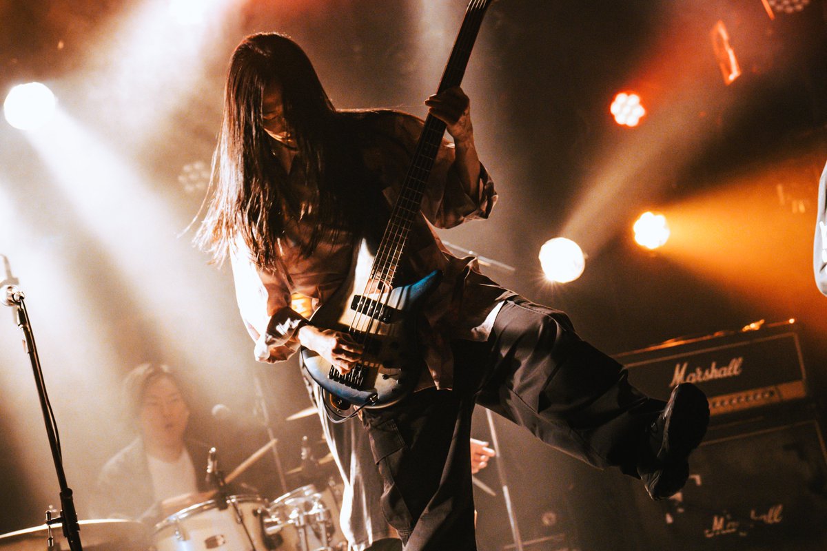 M_AMBITIONS's tweet image. MAGENTA ONE MAN LIVEより
本日は #SHiN の日🎸
表情がちゃんと写ってる写真を
なるべくピックアップしました…！🫡

SHiN宛のコメント＆感想もお待ちしてます📩
明日は #KOU の日～🎸

#MAGENTAOFAMBITIONS #感謝
youtube.com/@magentaofambi…
Photo by @e_2020202