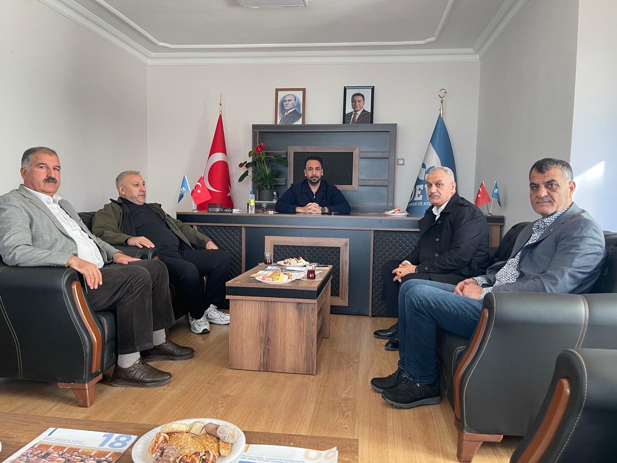 Suruç ilçe başkanımız Sn. Bozan DÜZGÖR, 
il yönetim kurulu üyemiz Sn. Mahmut GÖKKAN ve Sn. İbrahim Halil HARTAVİ ile Suruç ilçemizin sorunları hakkında istişare ettik.  <a href="/alibabacan/">Ali Babacan</a> <a href="/devapartisi/">DEVA Partisi</a> <a href="/KaracaSeyit/">Dr.Seyit Karaca</a> <a href="/keremaltun65/">Kerem Altun</a> <a href="/hk_hasankaplan/">Hasan KAPLAN</a> <a href="/DeveciKavas/">Kavas DEVECİ</a> 
<a href="/sanliurfadeva/">DEVA Partisi Şanlıurfa il Başkanlığı</a>