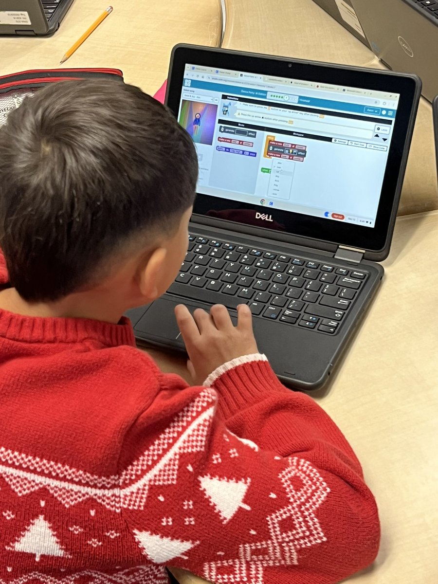 SArvizu_RES's tweet image. I spy some future music producers in the room! 🎶 #HourOfCode #TeamSISD #BeaksUp