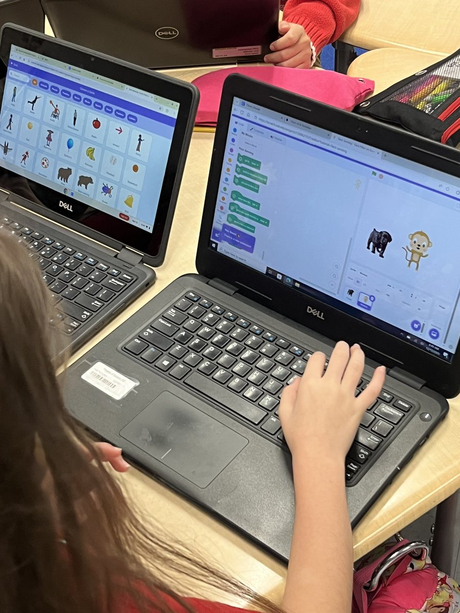 SArvizu_RES's tweet image. I spy some future music producers in the room! 🎶 #HourOfCode #TeamSISD #BeaksUp