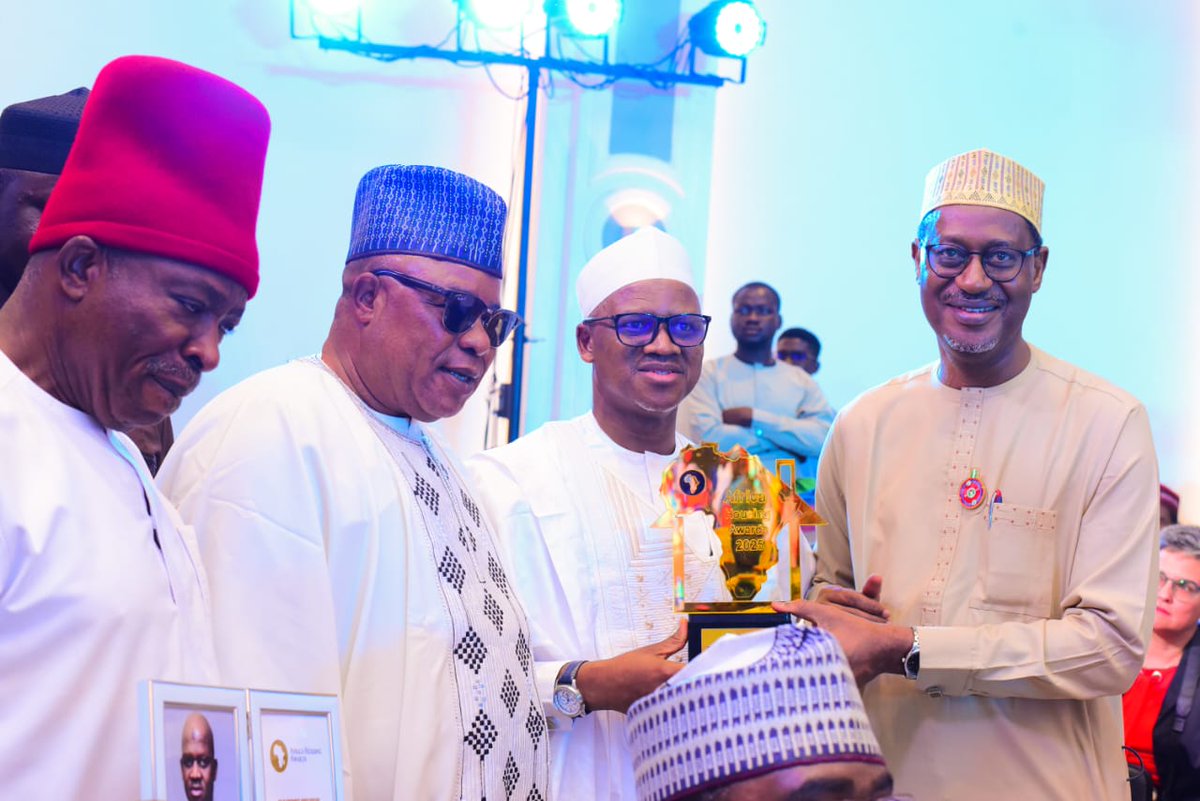 fmbnnigeria's tweet image. Osidi Honoured as CEO of Government-Owned Housing Company of the Year at Africa Housing Awards 

In recognition of his sustained outstanding contributions to housing sector growth and development, the Managing Director/Chief Executive of the Federal Mortgage Bank of Nigeria...