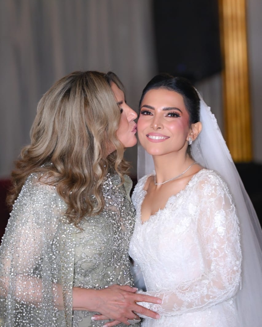 علي الحجار و لوسي و حلمي عبد الباقي من بينهم النجوم في زفاف ابنة نادية مصطفى و #أركان_فؤاد 