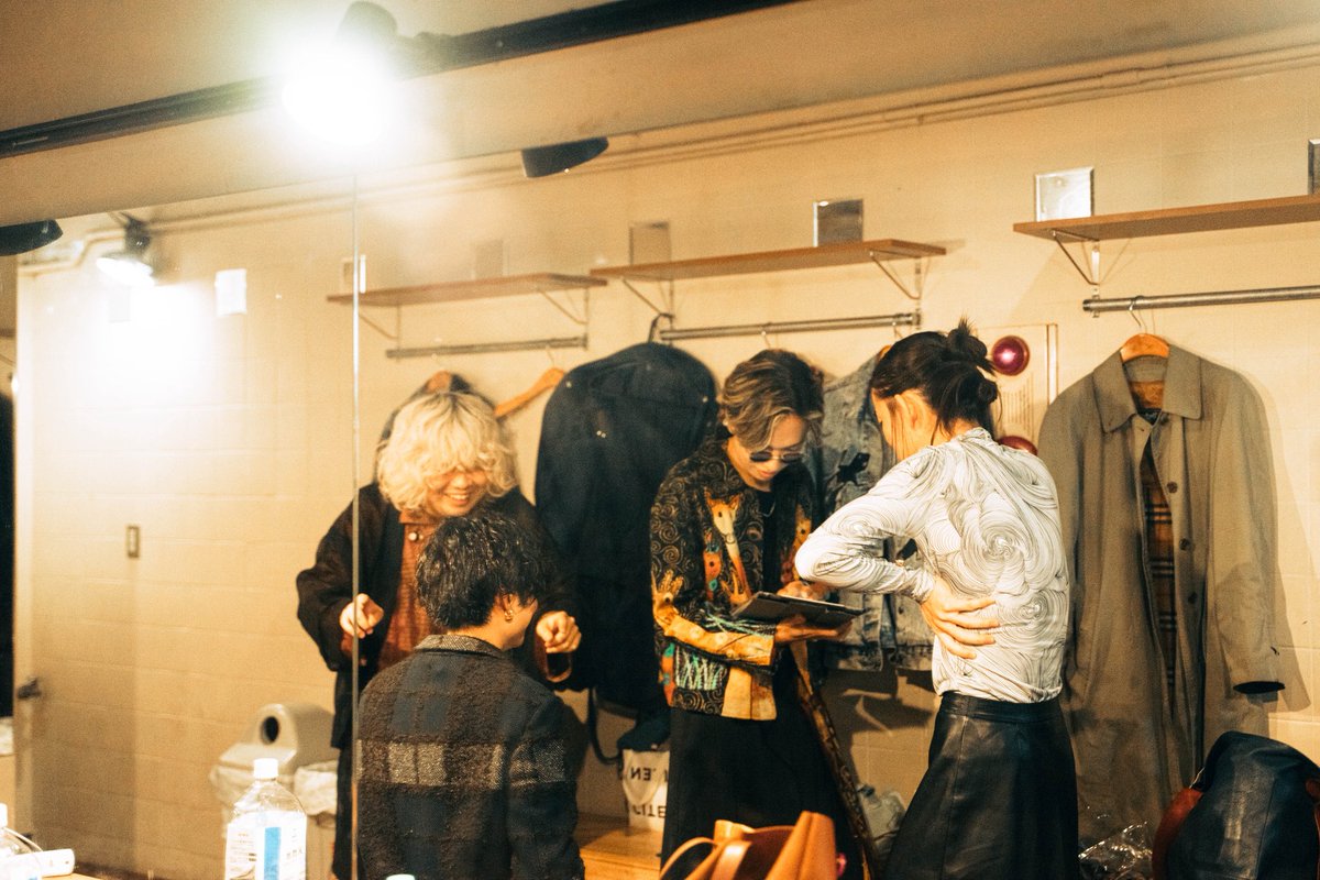 Khamai Leon tweet media