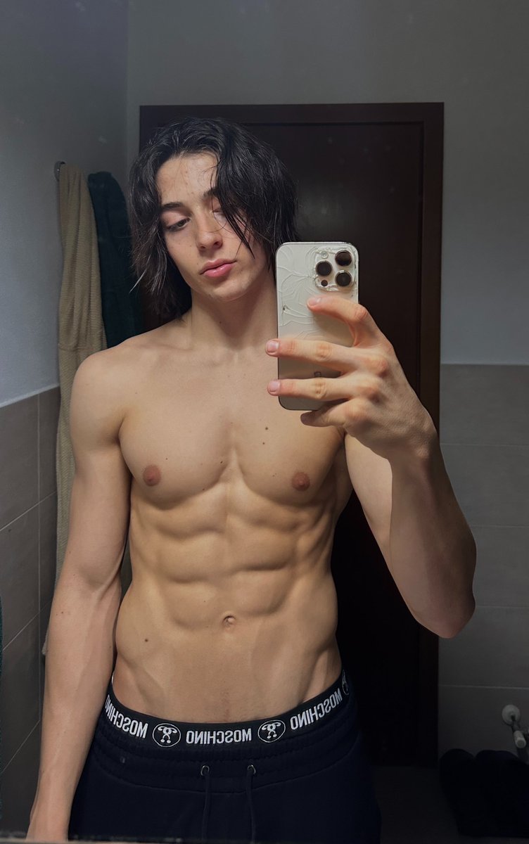 Gumbexa1's tweet image. Left or right