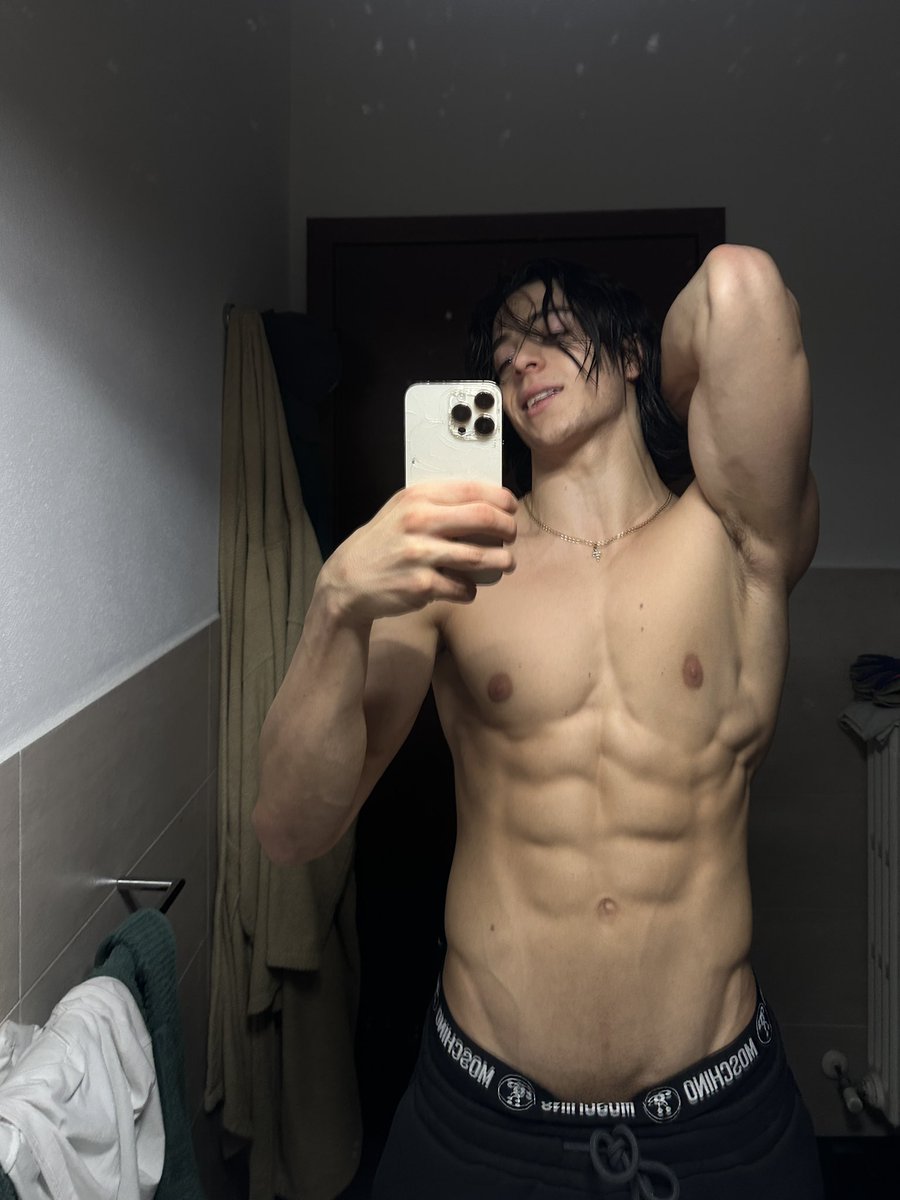 Gumbexa1's tweet image. Left or right