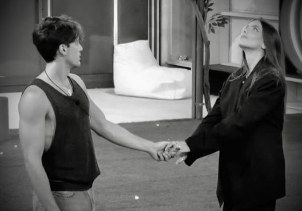 Loro ♥️ sul viale dei ricordi 

Ridono ripercorrendo insieme le tappe del “racconto della LORO Storia” 

 #jonita