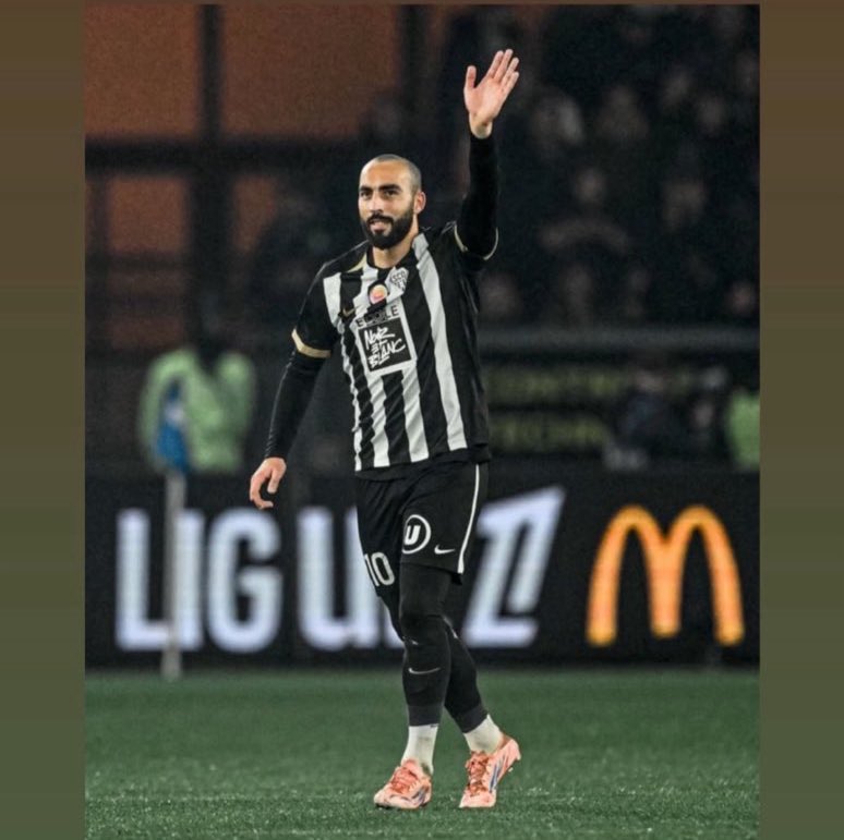 DZFOOTBALLDZ's tweet image. 🚨🎙️ Vladimir Petkovic justifie l’absence de Himad Abdelli : 

« C’est la concurrence. Vous voulez que j’enlève qui ? Maza Aouar pour Abdelli ? »