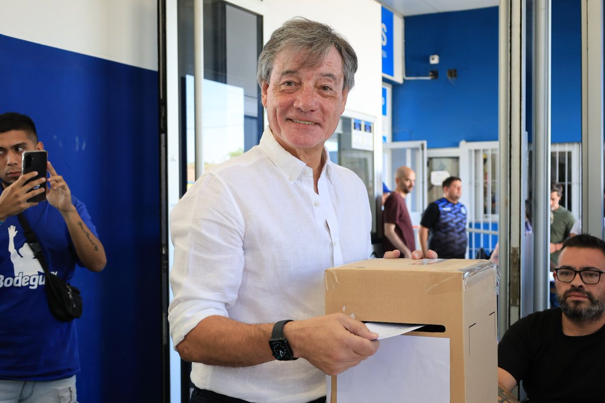 🗳️ Elecciones 2025 

➡️ Alejandro Chapini, actual presidente del club y candidato al cargo por Fuerza Tombina, ya concretó su voto 🙌