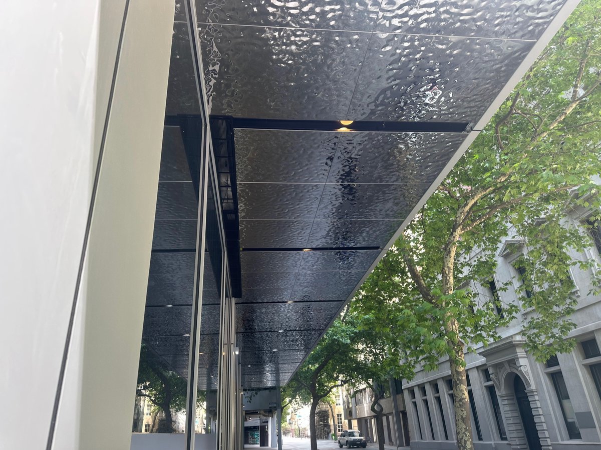The soffit detailing on the outside has been carried through into the main lobby area using our Oasis Water Rhythm finish in SuperMirror, at this refurbished office building located in the heart of Melbourne's Midtown and legal precinct.
rimexmetals.com/sectors/archit…