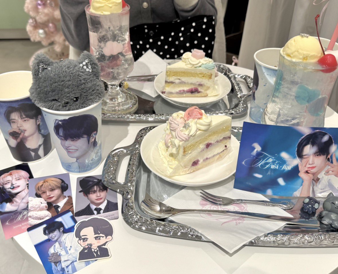 これかわいくてオキニだからここにも😚
一つ一つが全部かわいくて素敵ですごい幸せな1日だった😭😭😭綺麗だけどどこか儚いジウンさんも大好き♡あやたん一緒に来てくれてありがとう💖