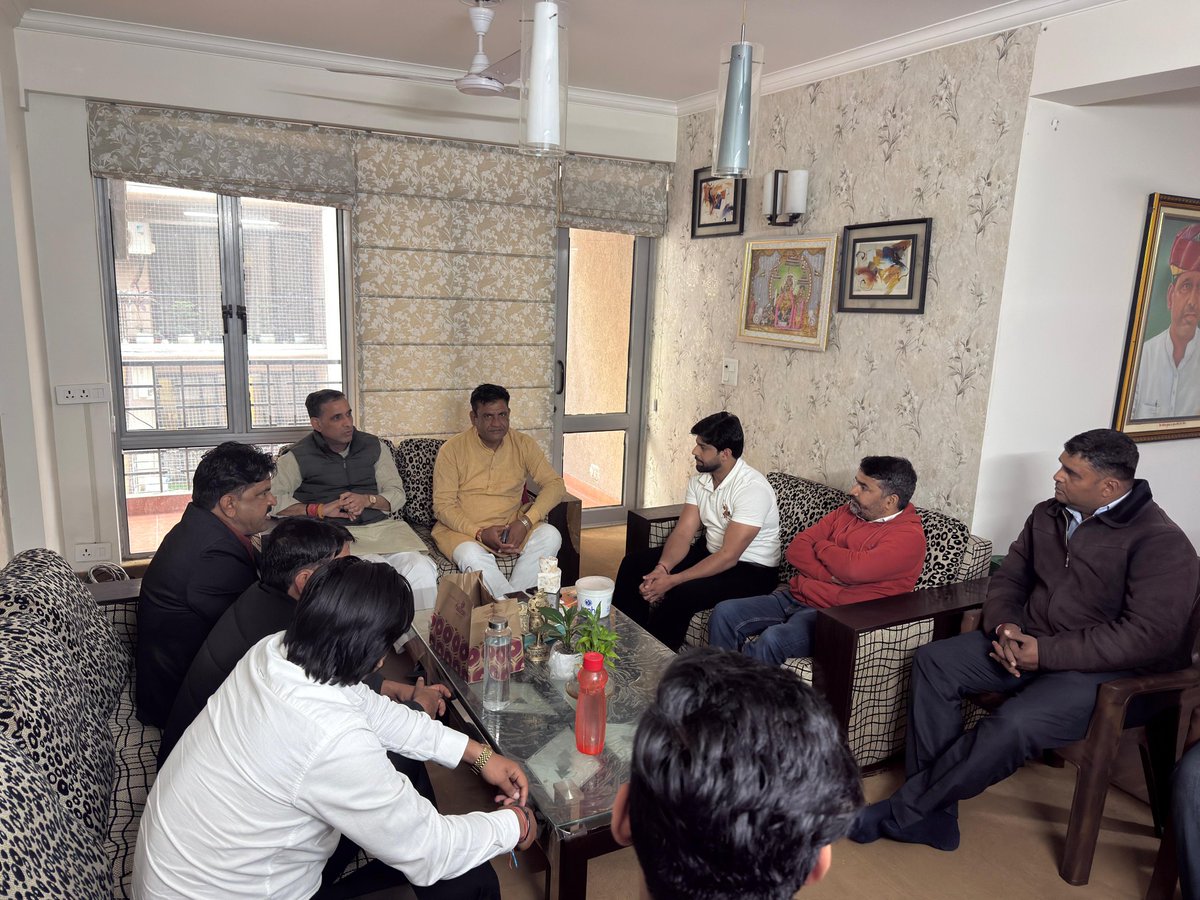 AshokSaini_BJP's tweet photo. आज मेरे जयपुर निवास पर पधारे पार्टी परिवार जनों से आत्मीय भेंट हुई, इस दौरान विभिन्न विषयों पर सार्थक चर्चा की।

प्रदेश के विभिन्न क्षेत्रों से आए देवतुल्य कार्यकर्ताओं द्वारा किये गए अभिनंदन हेतु आत्मीय आभार !! 

#AshokSaini #Bjp https://t.co/I2WM5KcQdA