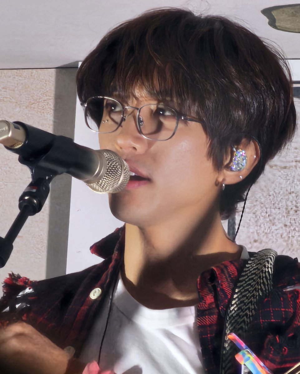 15rounds_'s tweet photo. 안경이 중요한 게 아니라고 했지만 사실 안경은 정말 중요합니다 https://t.co/to7HQK8Oco